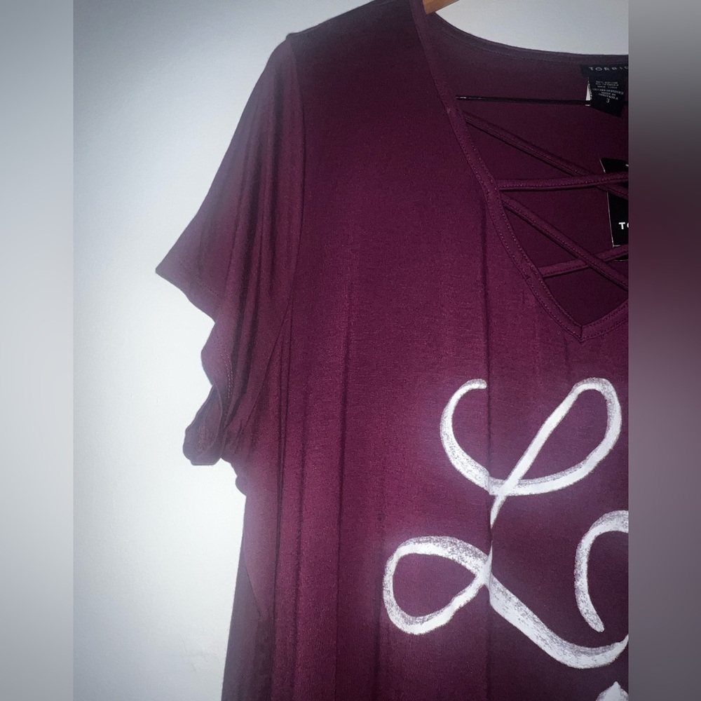Torrid Burgundy Love Graphic Tee - Picture 6 of 12